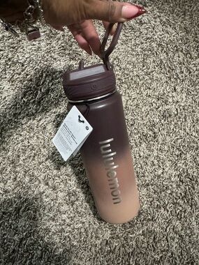 Lululemon back to life sport Bottle - 24oz straw lid NEW